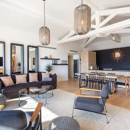 Hibiscus Penthouse Apartment