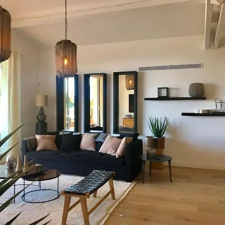 Hibiscus Penthouse Apartment *